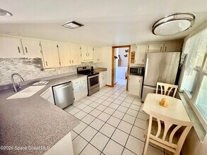 585 Crystal Mist Rd NW in Palm Bay, FL - Building Photo - Building Photo