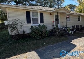 118 Brockway Ave in Owens Cross Roads, AL - Building Photo