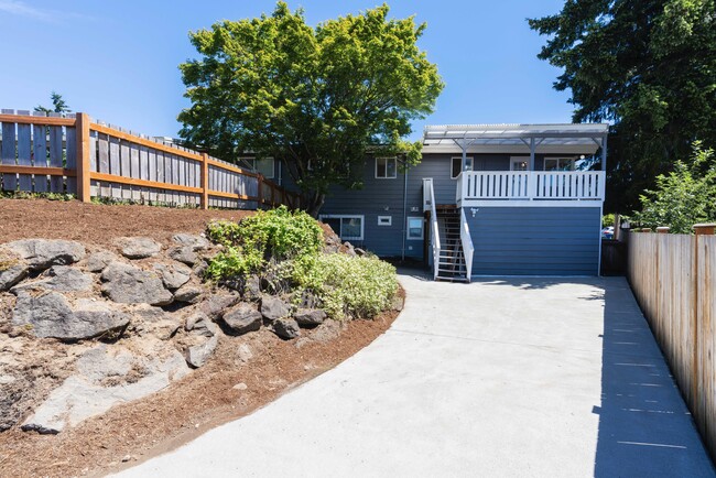 549 Index Plz NE, Unit A in Renton, WA - Building Photo - Building Photo