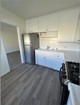 802 N West Knoll Dr in West Hollywood, CA - Building Photo