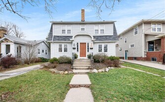 536 Lovett Ave SE, Unit 536 in East Grand Rapids, MI - Building Photo