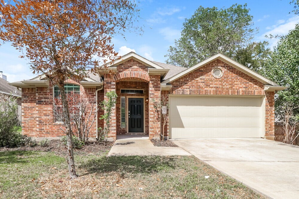 603 Lake View Dr in Montgomery, TX - Building Photo