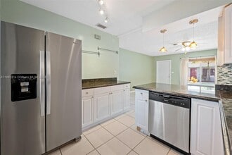 2433 NW 9th Terrace in Wilton Manors, FL - Building Photo - Building Photo