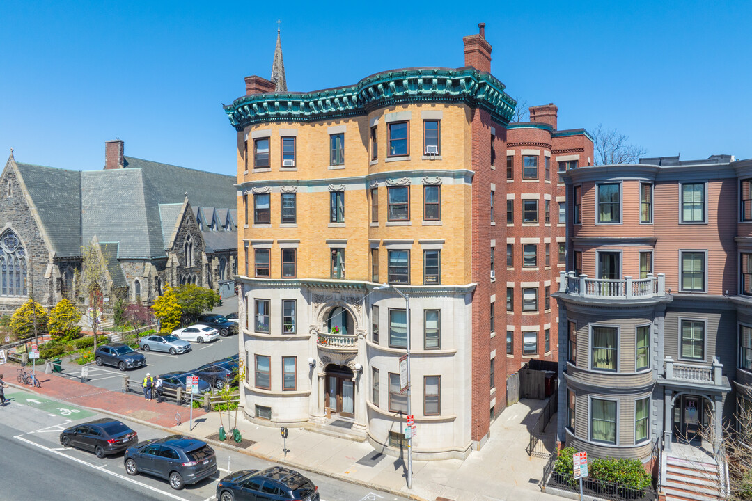 Brentford Hall in Cambridge, MA - Building Photo