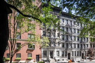 121 E 90th St in New York, NY - Building Photo