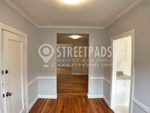 1141 Beacon St, Unit 3 in Brookline, MA - Building Photo - Building Photo