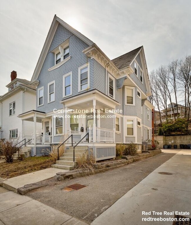 28 Hillside St, Unit 1 in Boston, MA - Foto de edificio - Building Photo