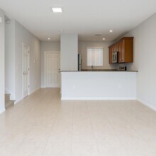 5109 NW 30th Ln in Fort Lauderdale, FL - Building Photo - Building Photo