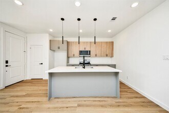 5201 Fairchild St in Houston, TX - Building Photo - Building Photo