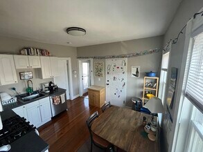 83 Beacon St, Unit 2 in Somerville, MA - Building Photo - Building Photo