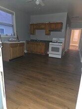 8445 S Marquette Ave, Unit 2 in Chicago, IL - Foto de edificio - Building Photo