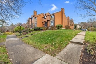 107 Wimbledon Square in Hackettstown, NJ - Building Photo - Building Photo