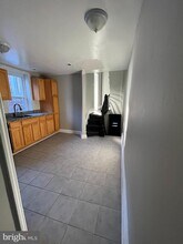 429 N 40th St-Unit -2 in Philadelphia, PA - Building Photo - Building Photo