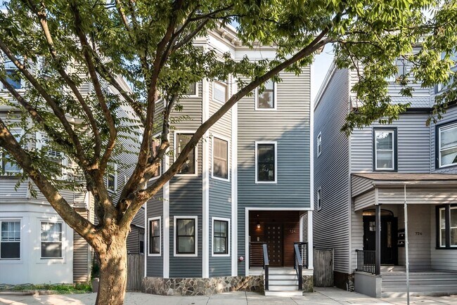 property at 724 E 2nd St