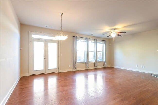 2394 Whiteoak Ct SE in Smyrna, GA - Foto de edificio - Building Photo