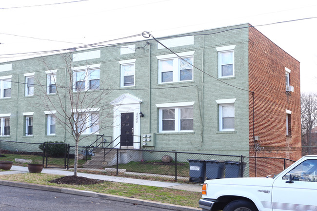 2624 29th St SE in Washington, DC - Foto de edificio - Building Photo