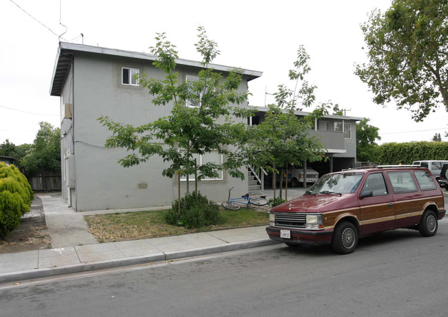 1100 Windermere Ave in Menlo Park, CA - Building Photo - Building Photo