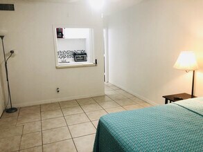 751 Pine Dr in Pompano Beach, FL - Building Photo - Building Photo