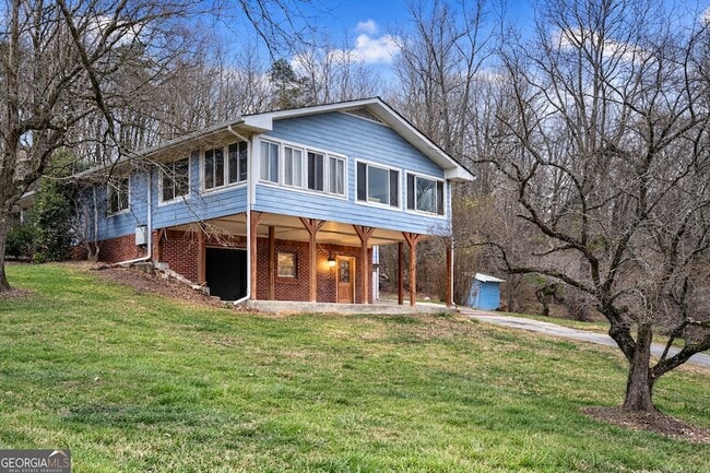 property at 269 W Hermitage Rd NE