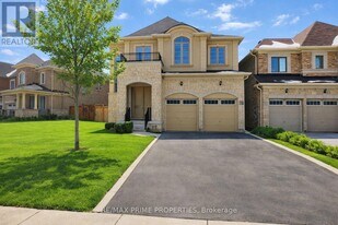 853 Harry Douglas St in Newmarket, ON - Building Photo