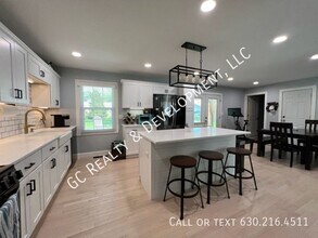 1825 N Kaspar Ave in Arlington Heights, IL - Building Photo - Building Photo