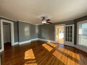 533 W Gray St, Unit B in Elmira, NY - Building Photo - Building Photo