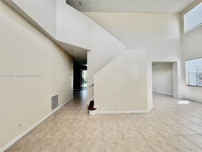 4383 Laurel Ridge Cir in Weston, FL - Building Photo - Building Photo