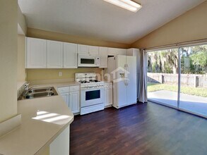 22747 Saint Thomas Cir in Lutz, FL - Building Photo - Building Photo