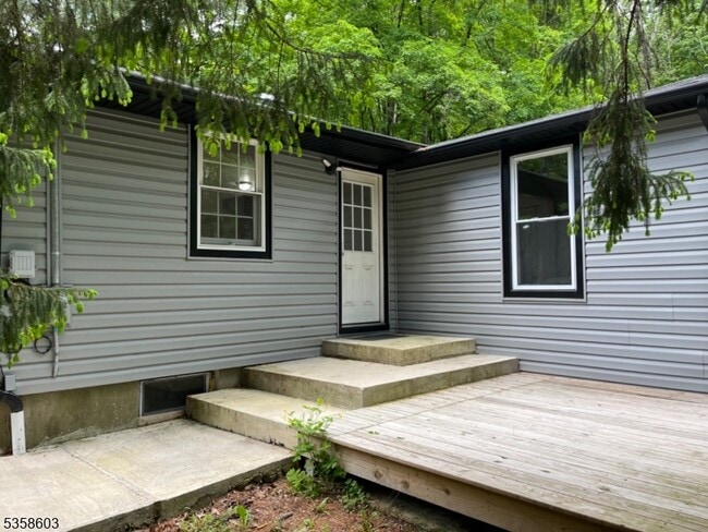 620 Hemlock Dr in Newton, NJ - Building Photo - Building Photo