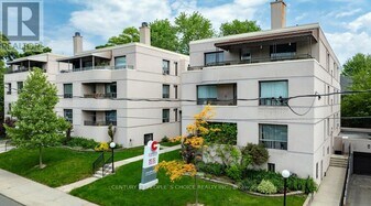 869 Avenue Rd in Toronto, ON - Building Photo