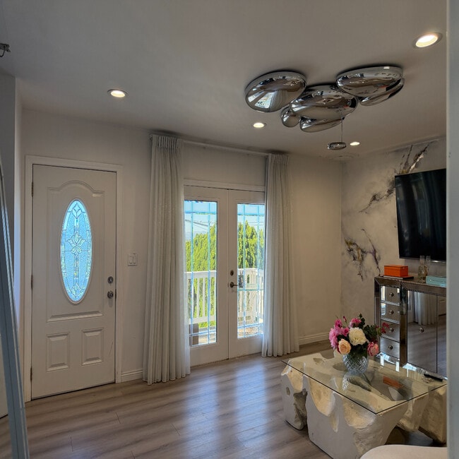 11068 Plainview Ave in Tujunga, CA - Building Photo - Building Photo