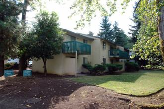 Clark Creek Apartments in Salem, OR - Building Photo - Building Photo