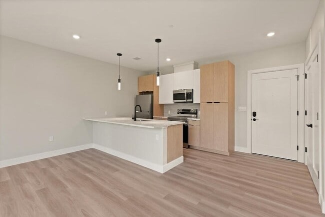 211 Green St, Unit 410 in Boston, MA - Building Photo - Building Photo