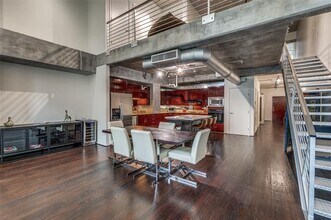 2011 Cedar Springs Rd in Dallas, TX - Building Photo - Building Photo