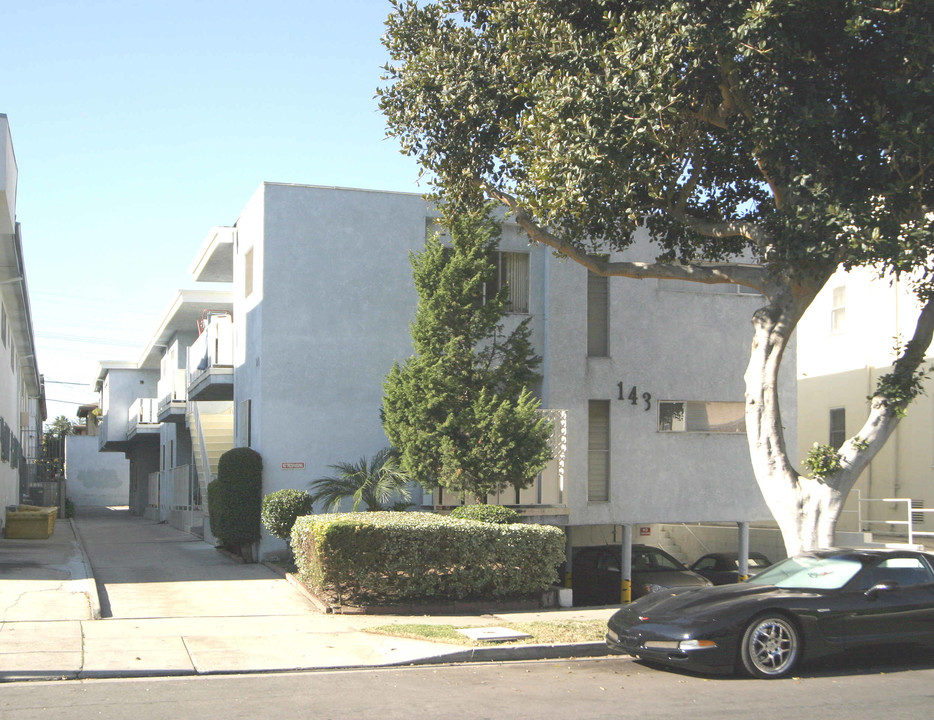 143 S St Andrews Pl in Los Angeles, CA - Foto de edificio