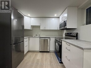 52 Nisbet Dr in Aurora, ON - Building Photo - Building Photo