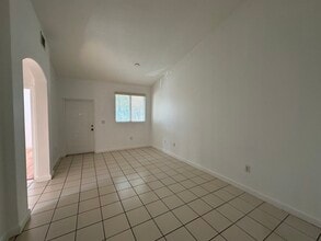 1568 SE 26th St, Unit 201 in Homestead, FL - Building Photo - Building Photo