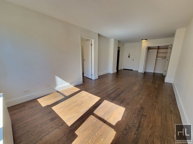 EAST 63 STREET, Unit 4N in New York, NY - Building Photo - Building Photo