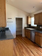 2074 Canyon Dr in Cheyenne, WY - Foto de edificio - Building Photo