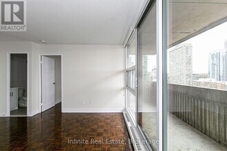 33 Isabella St in Toronto, ON - Building Photo - Building Photo