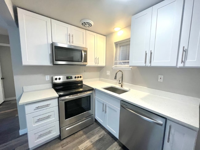 1215 Queen Anne Ave N in Seattle, WA - Building Photo - Building Photo