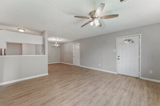 6011 Beaconridge Dr in Houston, TX - Building Photo - Building Photo