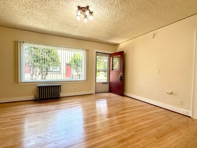 333 SE 20th Ave in Portland, OR - Foto de edificio - Building Photo