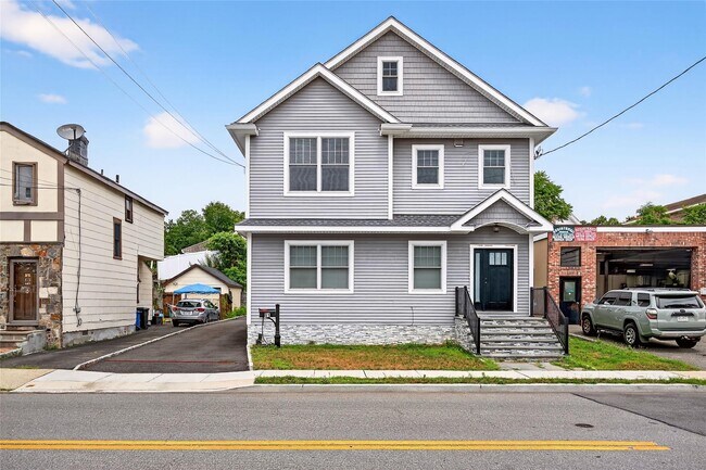 91 Marble Ave in Pleasantville, NY - Building Photo - Building Photo