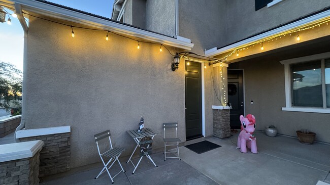 32914 Guinness Way, Unit # 1 in Winchester, CA - Foto de edificio - Building Photo