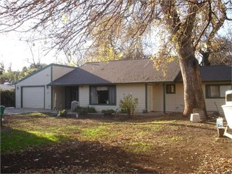 1104 Elmer St in Chico, CA - Building Photo