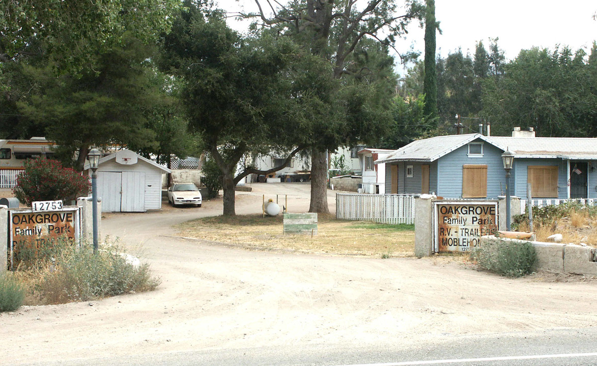 12741-12753 Sierra Hwy in Santa Clarita, CA - Building Photo