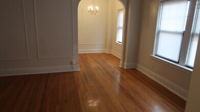 735 W Junior Terrace in Chicago, IL - Building Photo - Building Photo