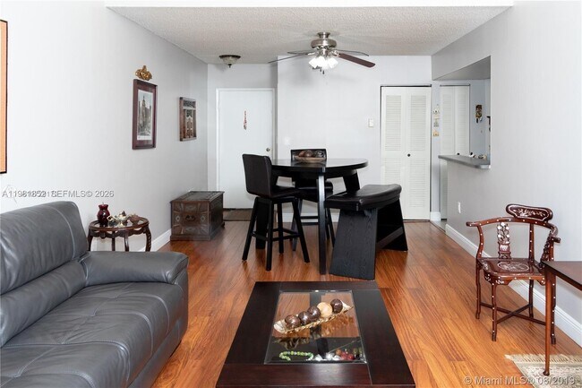 9741 Fontainebleau Blvd in Miami, FL - Building Photo - Building Photo