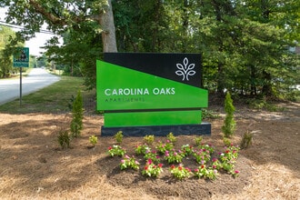 Carolina Oaks in Greensboro, NC - Foto de edificio - Building Photo